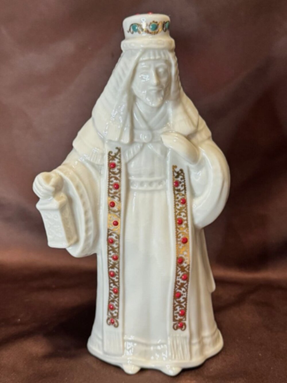 Lenox Jewels Nativity King. Cream color. Metallic detailing. 6.7" High. AL